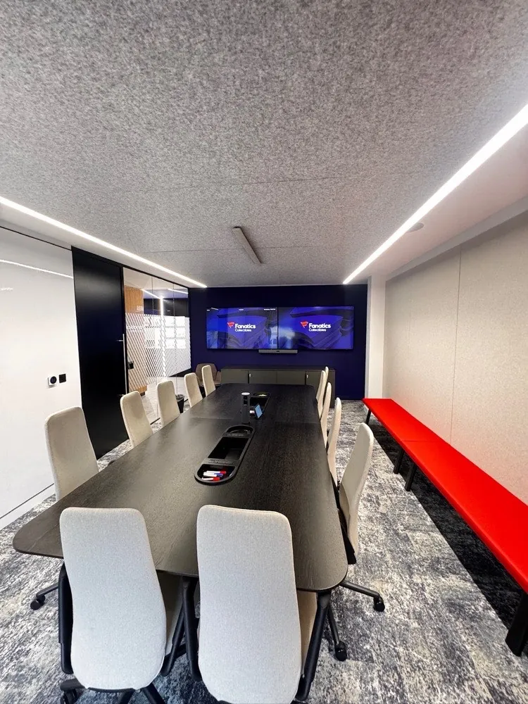 Meeting room with dual wall displays, video conferencing bar and acoustic ceiling